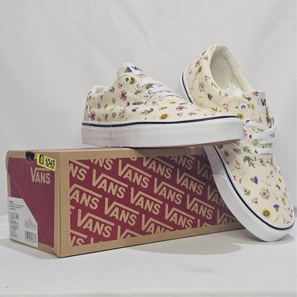 Vans Shoes - Vans Women's Doheny Classic Sneakers Size 5.5 Floral NWT
